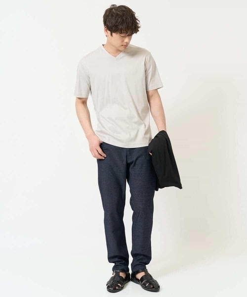 a.v.v(アーヴェヴェ)の「【接触冷感/UVカット/毛玉になりにくい】シルケットスムースVネックカットソー(Tシャツ/カットソー・メンズ・ブラック/ライトグレー/チャコールグレー/ホワイト・48/50/44/46)」の9枚目の写真