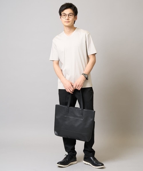 a.v.v(アーヴェヴェ)の「【接触冷感/UVカット/毛玉になりにくい】シルケットスムースVネックカットソー(Tシャツ/カットソー・メンズ・ブラック/ライトグレー/チャコールグレー/ホワイト・48/50/44/46)」の11枚目の写真