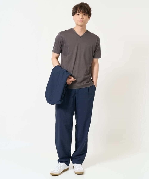 a.v.v(アーヴェヴェ)の「【接触冷感/UVカット/毛玉になりにくい】シルケットスムースVネックカットソー(Tシャツ/カットソー・メンズ・ブラック/ライトグレー/チャコールグレー/ホワイト・48/50/44/46)」の13枚目の写真