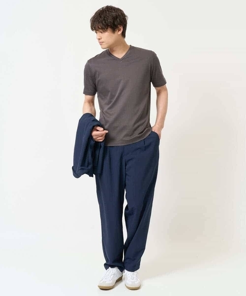 a.v.v(アーヴェヴェ)の「【接触冷感/UVカット/毛玉になりにくい】シルケットスムースVネックカットソー(Tシャツ/カットソー・メンズ・ブラック/ライトグレー/チャコールグレー/ホワイト・48/50/44/46)」の14枚目の写真