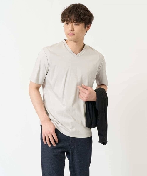 a.v.v(アーヴェヴェ)の「【接触冷感/UVカット/毛玉になりにくい】シルケットスムースVネックカットソー(Tシャツ/カットソー・メンズ・ブラック/ライトグレー/チャコールグレー/ホワイト・48/50/44/46)」の19枚目の写真