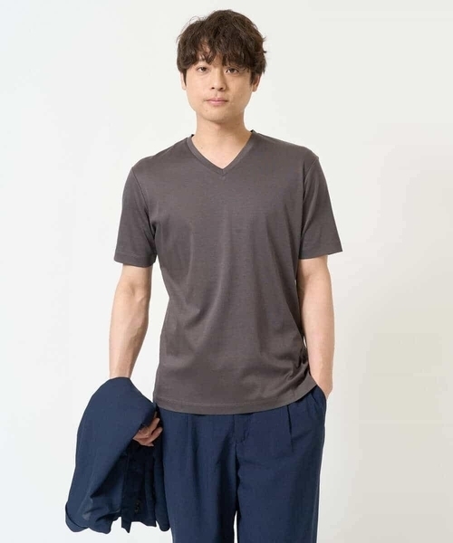 a.v.v(アーヴェヴェ)の「【接触冷感/UVカット/毛玉になりにくい】シルケットスムースVネックカットソー(Tシャツ/カットソー・メンズ・ブラック/ライトグレー/チャコールグレー/ホワイト・48/50/44/46)」の22枚目の写真