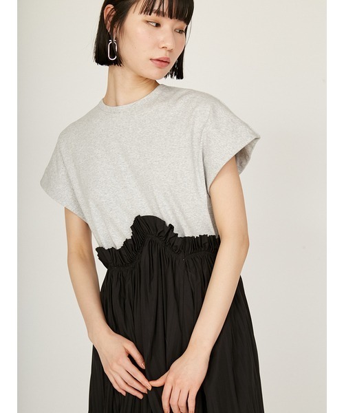 emmi（エミ）の「【限定カラー】カットドッキングプリーツワンピース