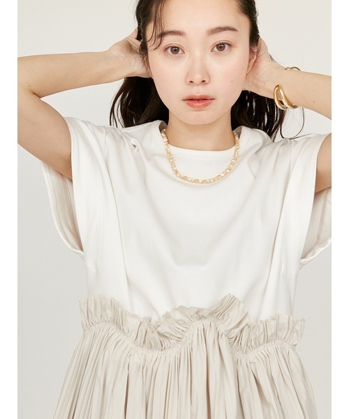 【今期完売品】emmi カットドッキングプリーツワンピース　白 限定カラー】カットドッキングプリーツワンピース（マキシ丈