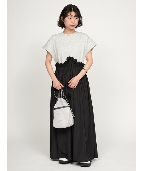 【新品未使用】emmi atelier カットドッキングプリーツワンピース 限定カラー】カットドッキングプリーツワンピース（マキシ丈
