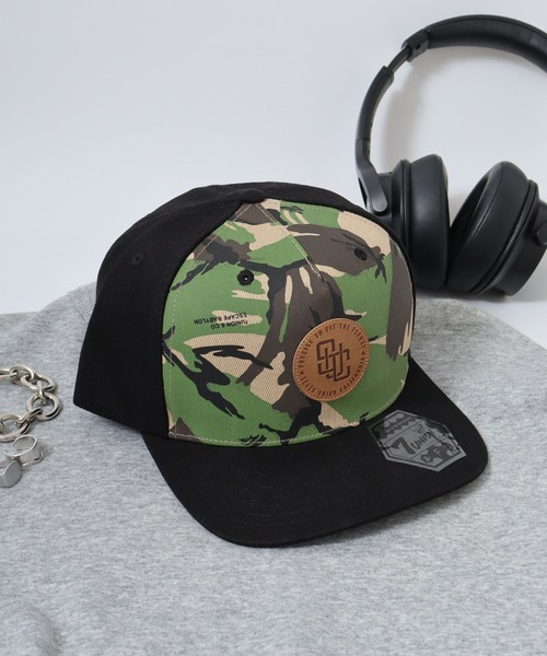 7Union（セブンユニオン）の「7UNION ESCAPE CANO / THE ANAMEIM ボックスロゴ カモフラ 5パネルキャップ（キャップ・メンズ・ホワイト×ブラック/ブラック×レッド/グリーン/ブラック・FREE）」の2枚目の写真