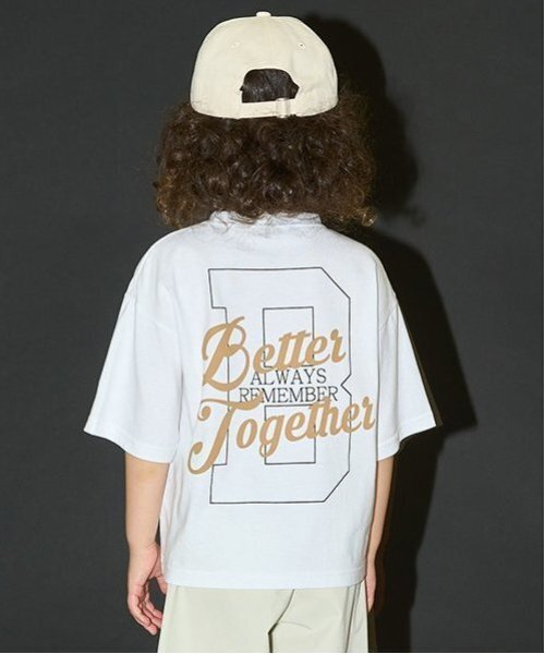 b・ROOM（ビールーム）の「【カイテキ天竺】バックプリントTシャツ（Tシャツ/カットソー・キッズ・ブラック/オフホワイト/モスグリーン/パープル系その他/ターコイズブルー/ダークブラウン・140cm/100cm/120cm/150cm/110cm/130cm）」の2枚目の写真