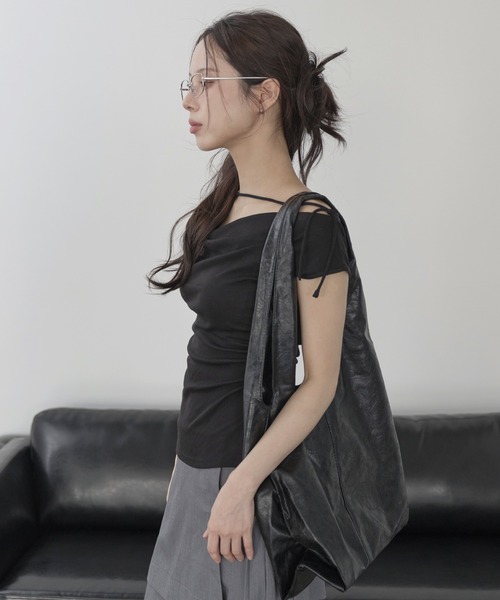 UNE MANSION（ユヌマンション）の「A4収納可能 シルバースタッドニックポケットトートバッグ/ショルダーバッグ（ショルダーバッグ・レディース・ブラック/ベージュ・ONE SIZE）」の5枚目の写真