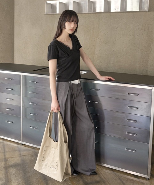 UNE MANSION（ユヌマンション）の「A4収納可能 シルバースタッドニックポケットトートバッグ/ショルダーバッグ（ショルダーバッグ・レディース・ブラック/ベージュ・ONE SIZE）」の15枚目の写真