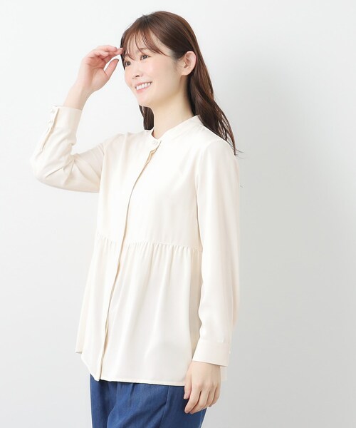 LAURA ASHLEY(ローラアシュレイ)の「【羽織りに使える/パール調ボタン 】ペプラムブラウス(シャツ/ブラウス・レディース・ネイビー/サックスブルー/オフホワイト・40/38)」の4枚目の写真