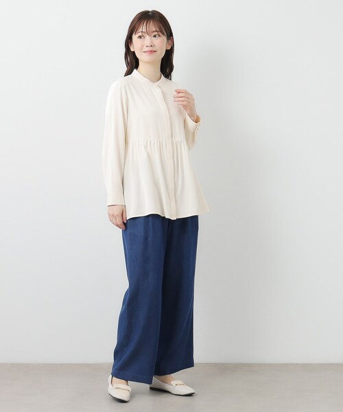 LAURA ASHLEY(ローラアシュレイ)の「【羽織りに使える/パール調ボタン 】ペプラムブラウス(シャツ/ブラウス・レディース・ネイビー/サックスブルー/オフホワイト・40/38)」の6枚目の写真