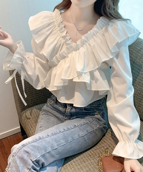 SEU（エスイーユー）の「ペプラムトップス オフィスカジュアル オフショルフリルリボンショート丈ブラウス フリル  ショート丈 きれいめカジュアル 韓国 マルチWAY（シャツ/ブラウス・レディース・ブルー/アイボリー/ホワイト/ブラック・フリー）」の7枚目の写真