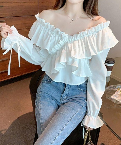 SEU（エスイーユー）の「ペプラムトップス オフィスカジュアル オフショルフリルリボンショート丈ブラウス フリル  ショート丈 きれいめカジュアル 韓国 マルチWAY（シャツ/ブラウス・レディース・ブルー/アイボリー/ホワイト/ブラック・フリー）」の8枚目の写真
