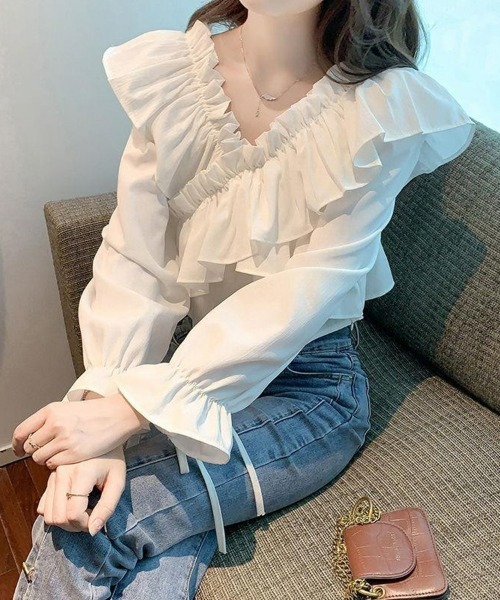 SEU（エスイーユー）の「ペプラムトップス オフィスカジュアル オフショルフリルリボンショート丈ブラウス フリル  ショート丈 きれいめカジュアル 韓国 マルチWAY（シャツ/ブラウス・レディース・ブルー/アイボリー/ホワイト/ブラック・フリー）」の10枚目の写真