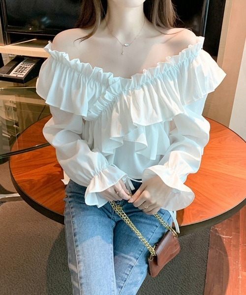 SEU（エスイーユー）の「ペプラムトップス オフィスカジュアル オフショルフリルリボンショート丈ブラウス フリル  ショート丈 きれいめカジュアル 韓国 マルチWAY（シャツ/ブラウス・レディース・ブルー/アイボリー/ホワイト/ブラック・フリー）」の12枚目の写真