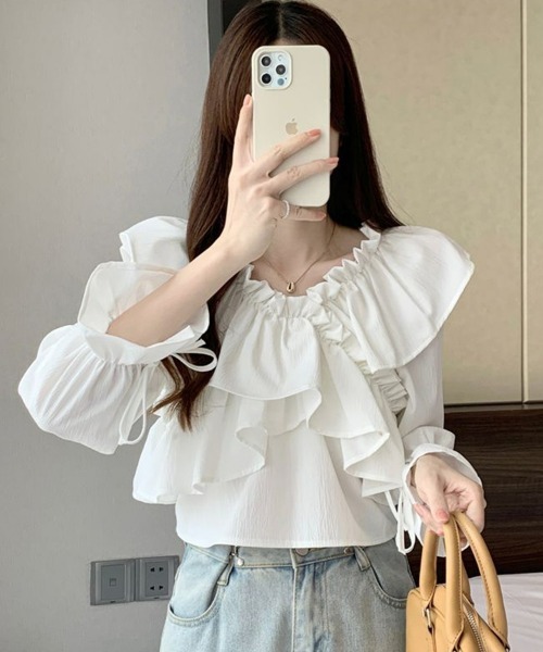 SEU（エスイーユー）の「ペプラムトップス オフィスカジュアル オフショルフリルリボンショート丈ブラウス フリル  ショート丈 きれいめカジュアル 韓国 マルチWAY（シャツ/ブラウス・レディース・ブルー/アイボリー/ホワイト/ブラック・フリー）」の16枚目の写真