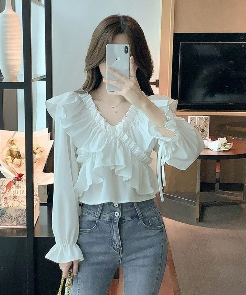 SEU（エスイーユー）の「ペプラムトップス オフィスカジュアル オフショルフリルリボンショート丈ブラウス フリル  ショート丈 きれいめカジュアル 韓国 マルチWAY（シャツ/ブラウス・レディース・ブルー/アイボリー/ホワイト/ブラック・フリー）」の17枚目の写真