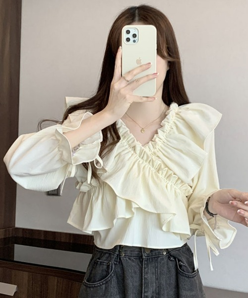 SEU（エスイーユー）の「ペプラムトップス オフィスカジュアル オフショルフリルリボンショート丈ブラウス フリル  ショート丈 きれいめカジュアル 韓国 マルチWAY（シャツ/ブラウス・レディース・ブルー/アイボリー/ホワイト/ブラック・フリー）」の22枚目の写真