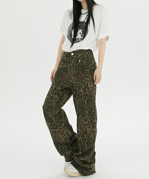 セール】ヒョウ柄ワイドストレートパンツ（デニムパンツ）｜NANEA