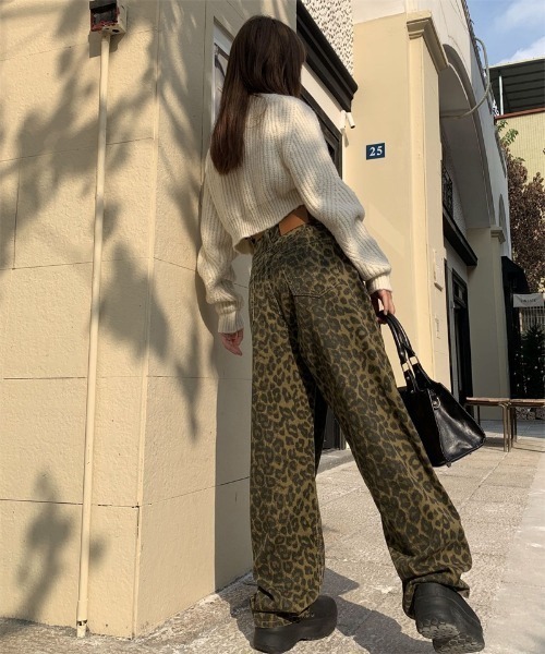 NANEA(ナネア)の「ヒョウ柄ワイドストレートパンツ(デニムパンツ・レディース・レオパード・SMALL/MEDIUM/LARGE/X-LARGE)」の22枚目の写真