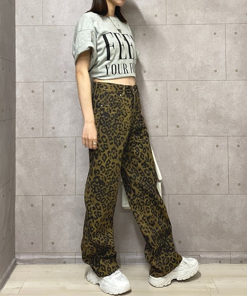 NANEA(ナネア)の「ヒョウ柄ワイドストレートパンツ(デニムパンツ・レディース・レオパード・SMALL/MEDIUM/LARGE/X-LARGE)」の11枚目の写真