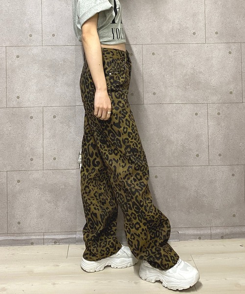 セール】ヒョウ柄ワイドストレートパンツ（デニムパンツ）｜NANEA