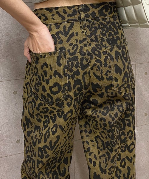 NANEA(ナネア)の「ヒョウ柄ワイドストレートパンツ(デニムパンツ・レディース・レオパード・SMALL/MEDIUM/LARGE/X-LARGE)」の7枚目の写真