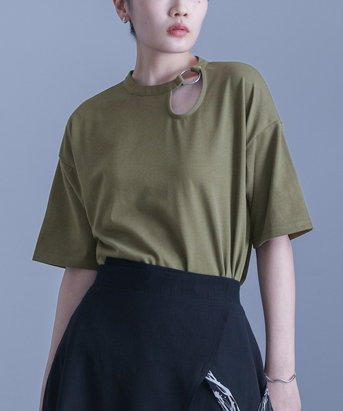 kOhAKU（コハク）の「【機能素材】『ラウンドカッティングカットソー』（Tシャツ/カットソー・レディース・カーキ/ブラック・1/2）」の4枚目の写真