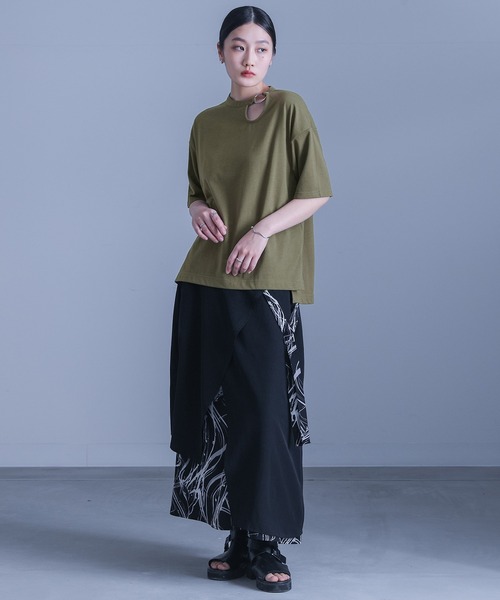 kOhAKU（コハク）の「【機能素材】『ラウンドカッティングカットソー』（Tシャツ/カットソー・レディース・カーキ/ブラック・1/2）」の7枚目の写真