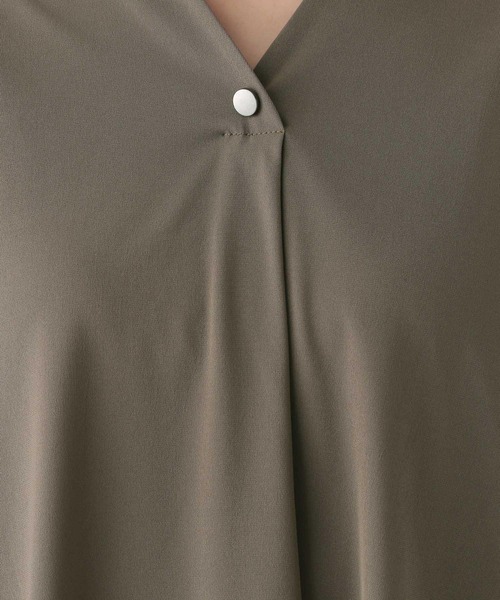 Elura（エルーラ）の「サマーイージーケアプリーツプルオーバー/450753（Tシャツ/カットソー・レディース・ホワイト/ブラック/カーキ・MEDIUM/LARGE）」の4枚目の写真