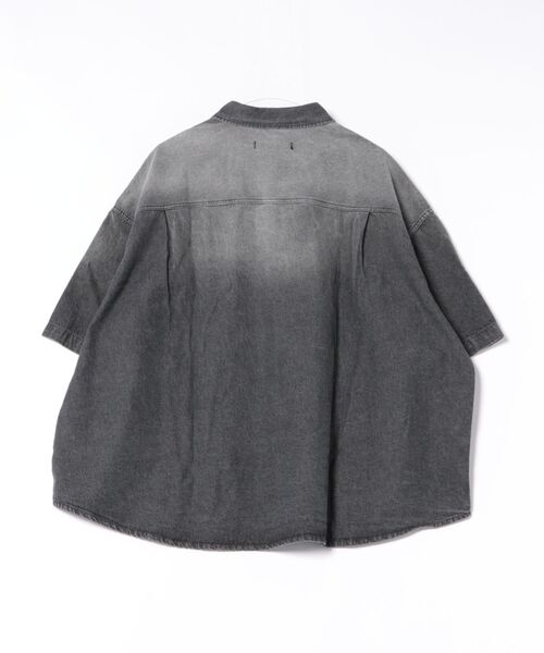 a.p.o.v.(エーピーオービー)の「a.p.o.v. スーパーオーバーサイズグラデーションピグメントデニムシャツ(シャツ/ブラウス・メンズ・ブルー/ブラック・ONESIZE)」の3枚目の写真