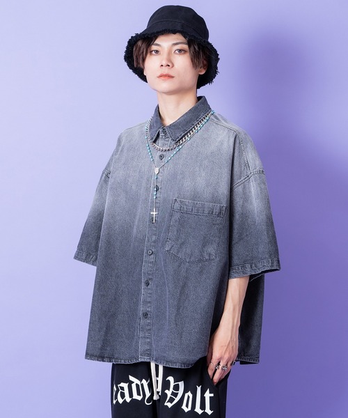 a.p.o.v.(エーピーオービー)の「a.p.o.v. スーパーオーバーサイズグラデーションピグメントデニムシャツ(シャツ/ブラウス・メンズ・ブルー/ブラック・ONESIZE)」の1枚目の写真