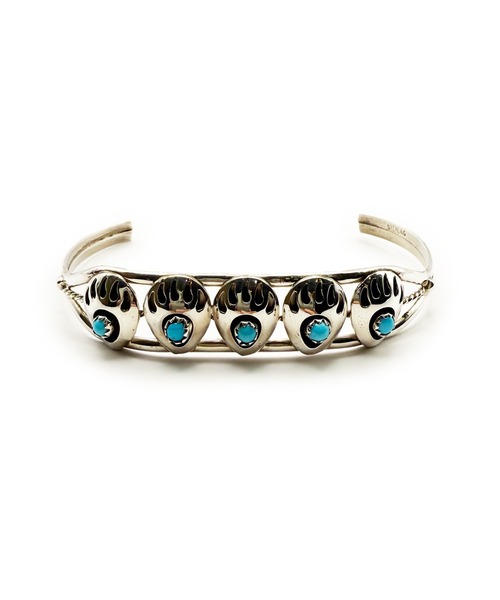 Indian Jewelry(インディアンジュエリー)の「HEATER シアター ベアパウターコイズシルバーバングル Made in USA(バングル/リストバンド・メンズ・シルバー・FREE)」の2枚目の写真