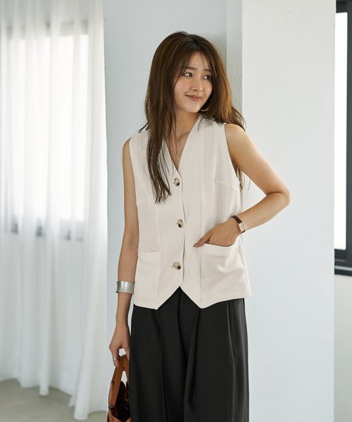 STYLE DELI(スタイルデリ)の「【LUXE】スタイリッシュベストトップス(ベスト・レディース・アイボリー/サンドベージュ・MEDIUM)」の1枚目の写真