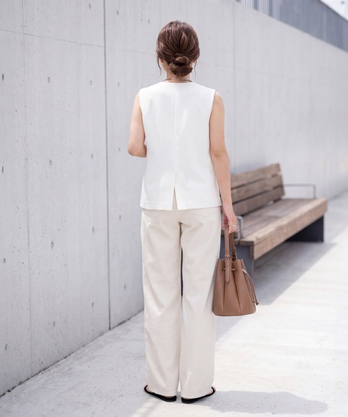 STYLE DELI(スタイルデリ)の「【LUXE】スタイリッシュベストトップス(ベスト・レディース・アイボリー/サンドベージュ・MEDIUM)」の12枚目の写真