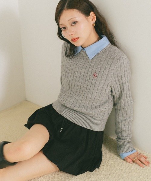 VANNIE U（ヴァニーユー）の「ミニケーブルオーバルロゴニット/セットアップ着用可能（ニット/セーター・レディース・グレー/ネイビー/ライトピンク・FREE）」の2枚目の写真