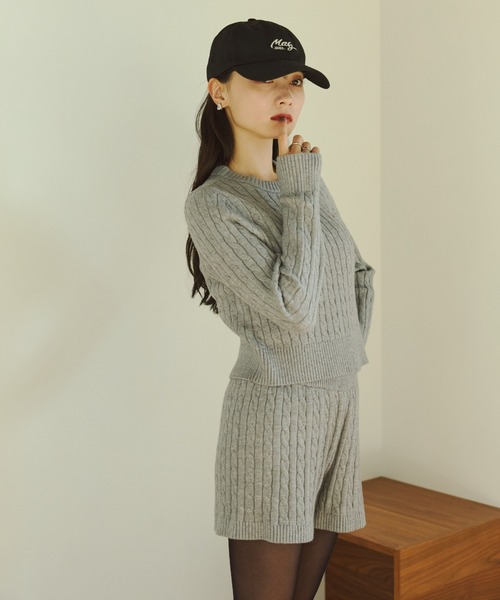 VANNIE U（ヴァニーユー）の「ミニケーブルオーバルロゴニット/セットアップ着用可能（ニット/セーター・レディース・グレー/ネイビー/ライトピンク・FREE）」の4枚目の写真