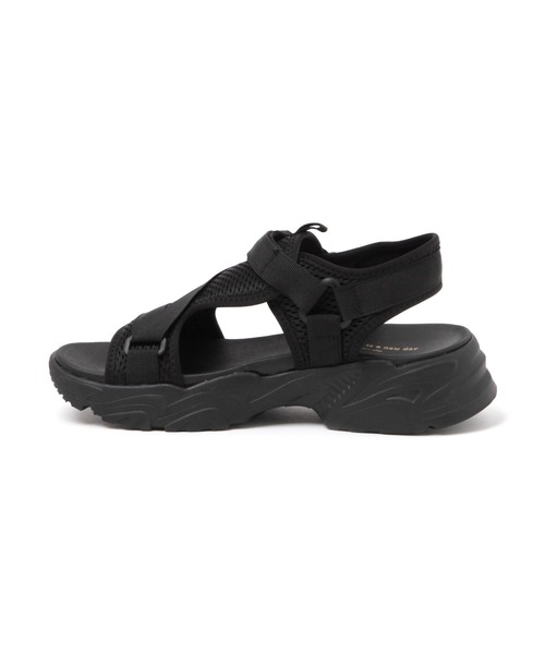 studio CLIP（スタディオクリップ）の「軽量カバースポーツサンダル（サンダル・レディース・ブラック/アイボリー・MEDIUM/LARGE）」の20枚目の写真