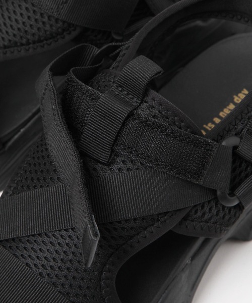 studio CLIP（スタディオクリップ）の「軽量カバースポーツサンダル（サンダル・レディース・ブラック/アイボリー・MEDIUM/LARGE）」の14枚目の写真