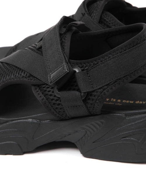 studio CLIP（スタディオクリップ）の「軽量カバースポーツサンダル（サンダル・レディース・ブラック/アイボリー・MEDIUM/LARGE）」の13枚目の写真