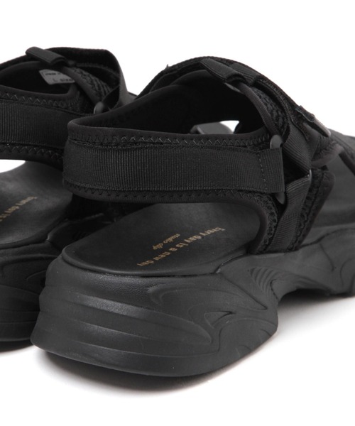 studio CLIP（スタディオクリップ）の「軽量カバースポーツサンダル（サンダル・レディース・ブラック/アイボリー・MEDIUM/LARGE）」の11枚目の写真