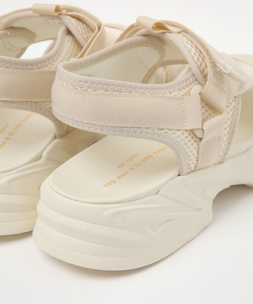 studio CLIP（スタディオクリップ）の「軽量カバースポーツサンダル（サンダル・レディース・ブラック/アイボリー・MEDIUM/LARGE）」の6枚目の写真