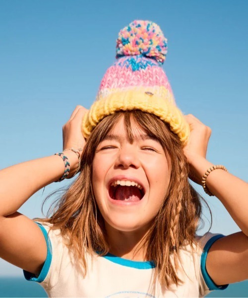 ROXY(ロキシー)の「TEENIE WITCAPS/ロキシーキッズニットキャップ・ビーニー(ニットキャップ/ビーニー・キッズ・イエロー・FREE)」の1枚目の写真