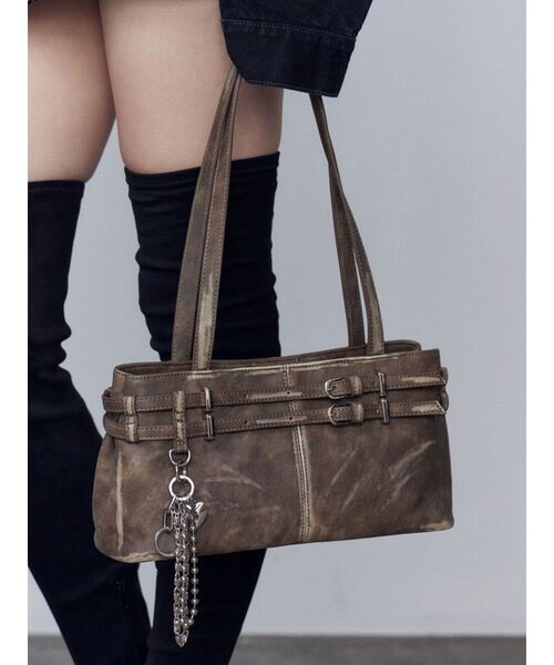 EMODA（エモダ）の「チャームベルトショルダーバッグ（ショルダーバッグ・レディース・ブラウン/ブラック・FREE）」の7枚目の写真
