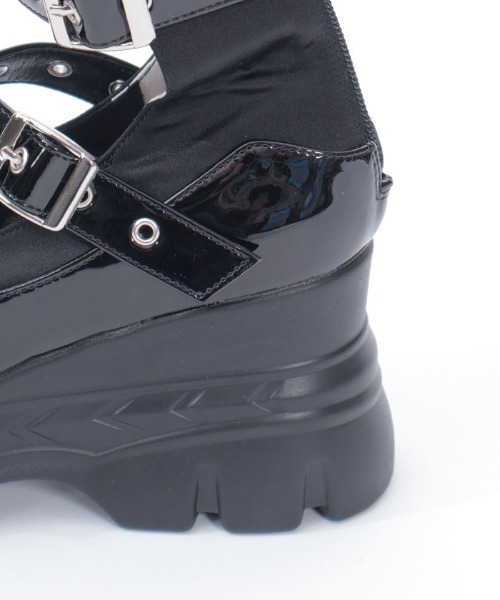 axes femme POETIQUE（アクシーズファムポエティック）の「ベルトデザイン厚底シューズ（パンプス・レディース・グレー/ブラック・LARGE/MEDIUM）」の11枚目の写真