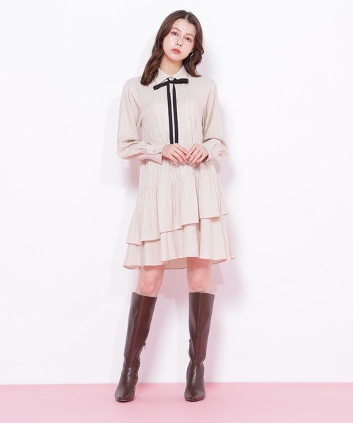 JILL by JILL STUART（ジルバイジルスチュアート）の「◇ティアードミニシャツワンピース（ワンピース・レディース・ブルー/ホワイト/ネイビー・FREE）」の4枚目の写真