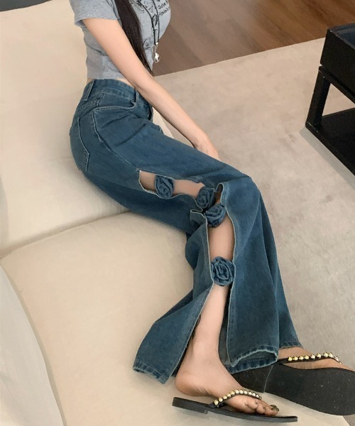 FAVORITO(ファヴォリート)の「フラワースリットデニムワイドパンツ(デニムパンツ・レディース・ブルー・XL/L/M)」の11枚目の写真