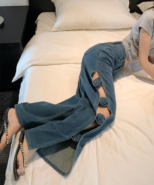 FAVORITO(ファヴォリート)の「フラワースリットデニムワイドパンツ(デニムパンツ・レディース・ブルー・XL/L/M)」の12枚目の写真