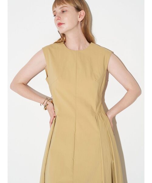 ELENDEEK（エレンディーク）の「フォルムシルエットワンピース（ワンピース・レディース・マスタード/ブラック・01/02）」の8枚目の写真