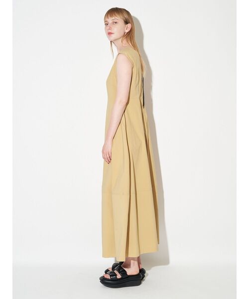 ELENDEEK（エレンディーク）の「フォルムシルエットワンピース（ワンピース・レディース・マスタード/ブラック・01/02）」の12枚目の写真